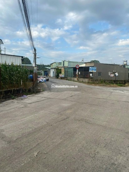 Bán đất 1000 m²  tặng nhà 600 triệu tại xã Bình Minh gần ngay QL1A giá chỉ  hơn 2 tỷ